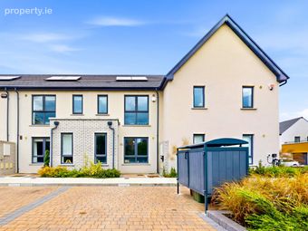 18 The Courtyard, Kilmartin Grove, Hollystown, Dublin 15
