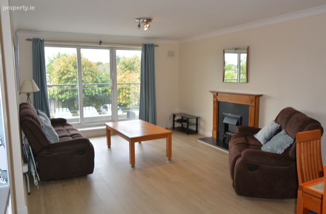5 Amberfield, Verdemount, Snugborough Road, Blanchardstown, Dublin 15 - Click to view photos