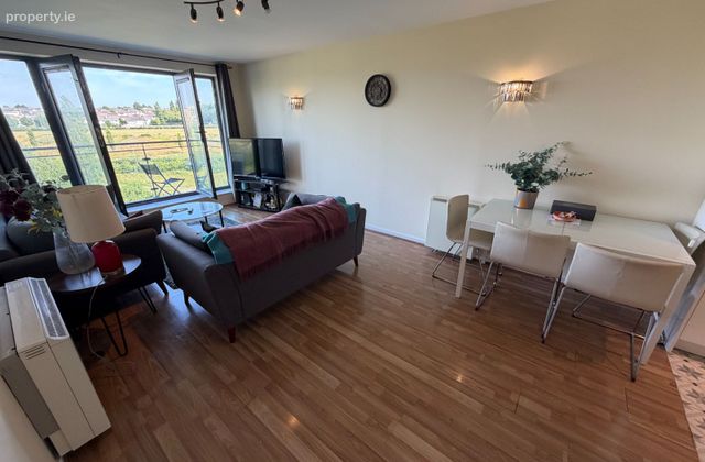 2 Bedroom Apartment, Discovery Building, Royal Canal Park, Dublin 15 - Click to view photos