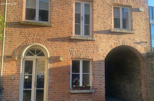 Lad Lane, Dublin 2 - Click to view photos