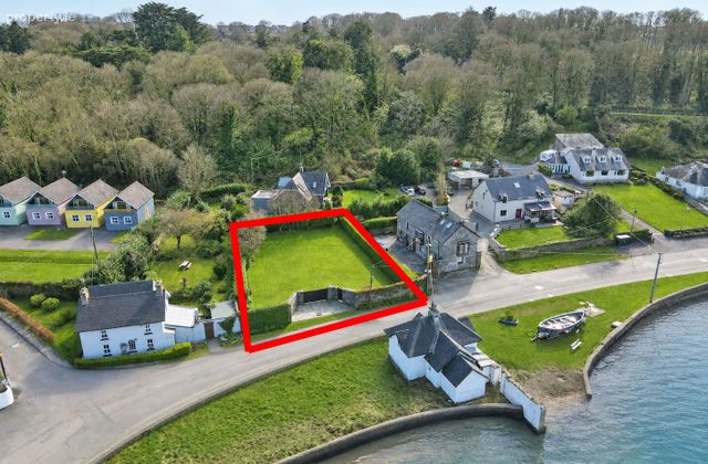 Sea Road, Courtmacsherry, Co. Cork - Click to view photos