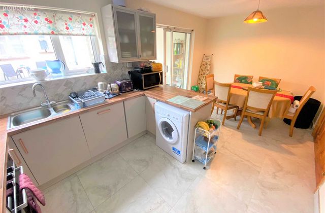 Ashfield Grove, Huntstown, Dublin 15 - House Share, Damastown, Co. Dublin - Click to view photos