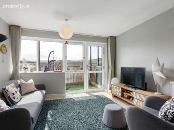 17 The Crescent, Carrickmines Manor, Carrickmines, Dublin 18, Carrickmines, Dublin 18 - Image 2