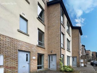 17 The Crescent, Carrickmines Green, Carrickmines, Dublin 18