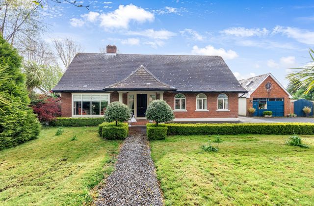 Marfield Lodge On Approx 9.96 Acres/4.03 Ha, Mooretown, Ratoath, Co Meath, Ratoath, Co. Meath - Click to view photos