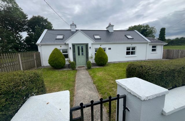 Rosserk Cottage, Lecarrow, Ballysakeery, Ballina, Co Mayo, Ballina, Co. Mayo - Click to view photos