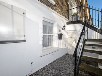10B Pearse Square, Dublin 2