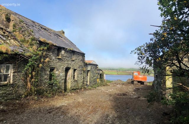 Ref 1120 - Old Farmhouse With Full P.p., Gortreagh, Portmagee, Co. Kerry - Click to view photos