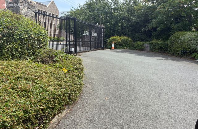 10 Kingshall, Chapelizod, Dublin 20 - Click to view photos