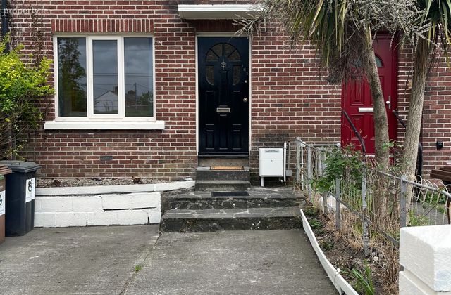 183 Sarsfield Road, Dublin 10, Ballyfermot, Dublin 10 - Click to view photos