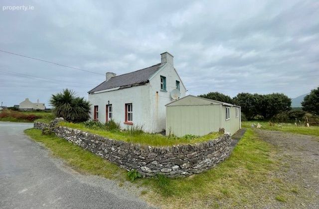 Caherscullibeen, Ballydavid, Co. Kerry - Click to view photos