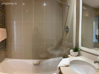 Apartment Merrion Village, Merrion, Dublin 4 - Image 3