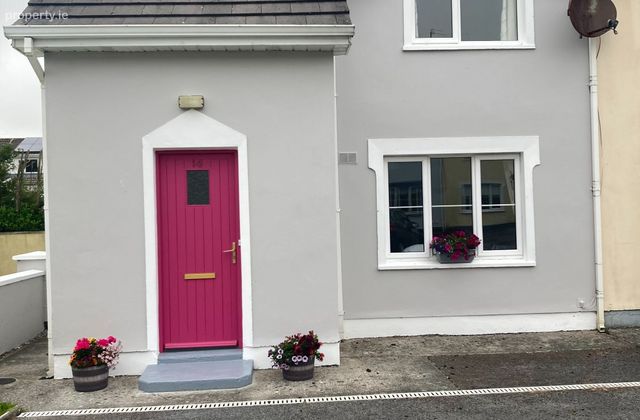 Summercove, Lahinch, Co. Clare - Click to view photos