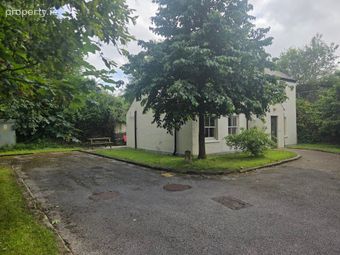 1 Bunratty Castle Gardens, Bunratty, Hurlers Cross, Co. Clare - Image 2