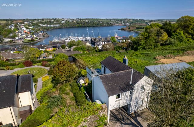 Orchard Cottage, Winter's Hill, Kinsale, Co. Cork - Click to view photos