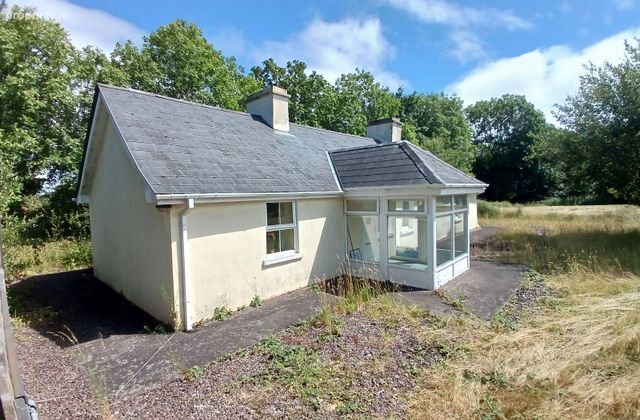 Meanus, Killorglin, Co. Kerry - Click to view photos