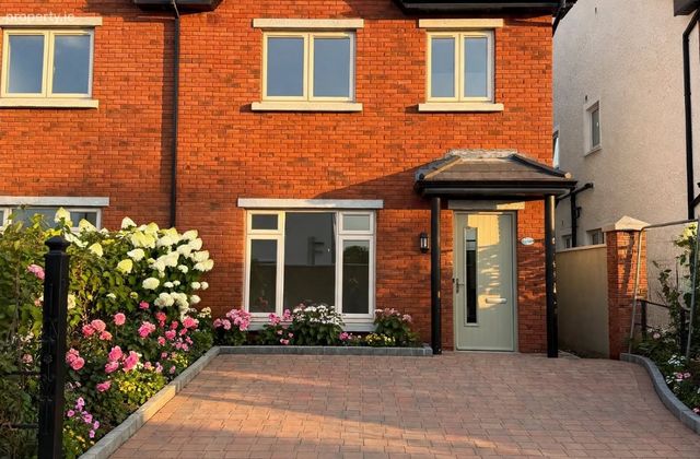 Whitesland, Rathbride Road, Kildare Town, Co. Kildare, Kildare, Co. Kildare - Click to view photos
