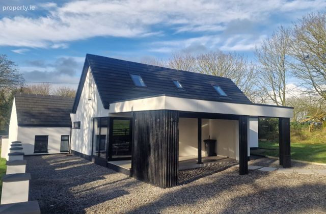 Carrow More, Cloonfad, Ballyhaunis, Co. Mayo - Click to view photos