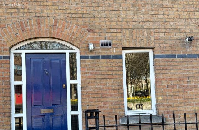 34 King's Inn Court, Phibsborough Road, Dublin 7 - Click to view photos