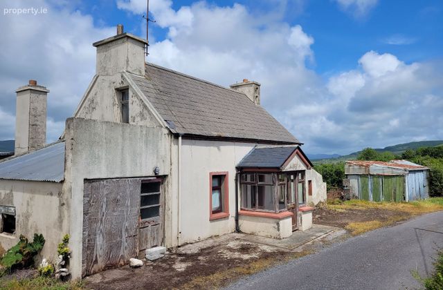 Breahig, Waterville, Sallahig, Co. Kerry - Click to view photos