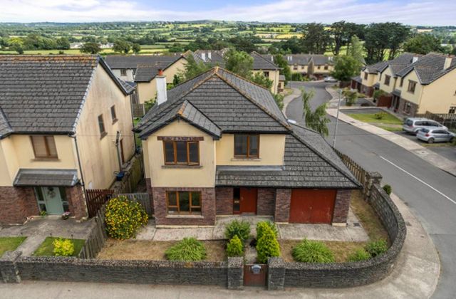 3 Cluain Caisle&aacute;n, Ferns, Ferns, Co. Wexford - Click to view photos