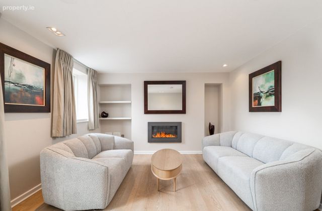 Apt, Shelbourne Court, Shelbourne Lane, Ballsbridge, Dublin 4 - Click to view photos