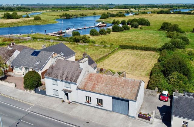 Two-storey, Main Street, Shannonbridge, Co. Offaly, Shannonbridge, Co. Offaly - Click to view photos