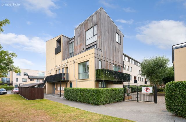 13 Parkview Drive, Finglas, Dublin 11, Finglas, Dublin 11 - Click to view photos