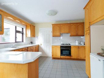20 The Rise, Knocknacarra, Co. Galway - Image 4