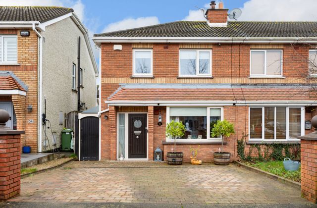 55 Woodstock, Kilcoole, Co. Wicklow - Click to view photos