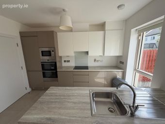 17 Shackleton Lawn, Lucan, Adamstown, Co. Dublin - Image 2