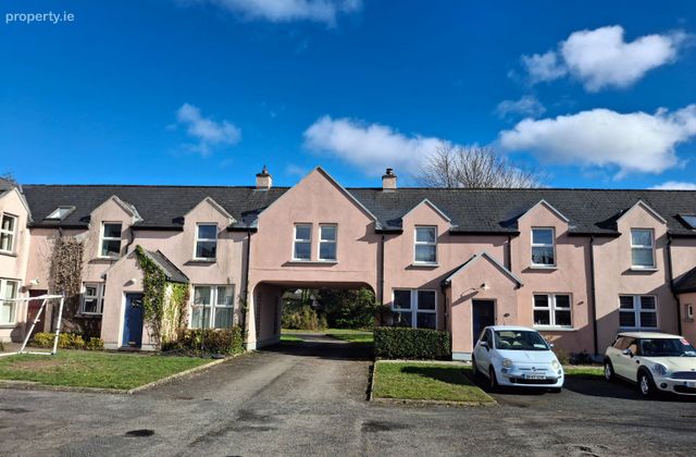 9 Courtyard Cottages, Ballycuggaran, Ogonnelloe, Killaloe, Co. Clare - Click to view photos