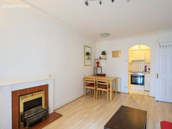 Apartment 7, Tailors Court, Christchurch, Dublin 8 - Image 4