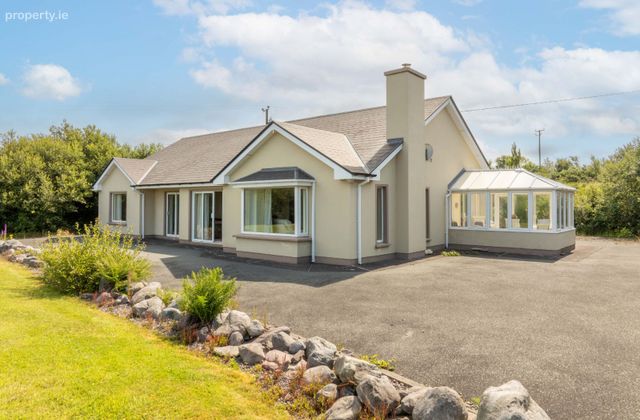 Ballyclave, Dooks, Glenbeigh, Co. Kerry - Click to view photos