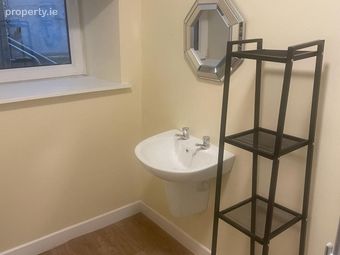 Apartment 2, The Gate Bar, Westgate, Carrick-on-su, Carrick-on-Suir, Co. Tipperary - Image 3