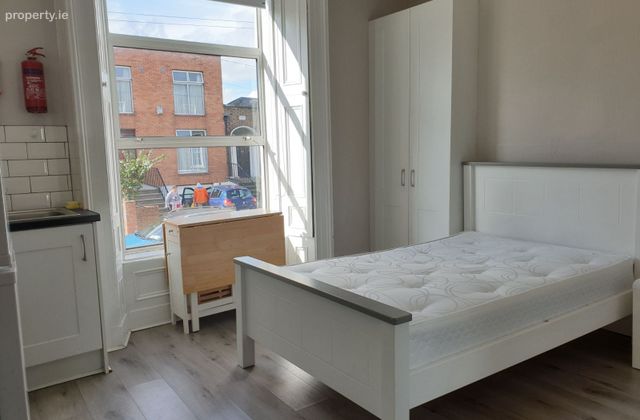Flat 6, 18 Longwood Avenue, Portobello, Dublin 8 - Click to view photos