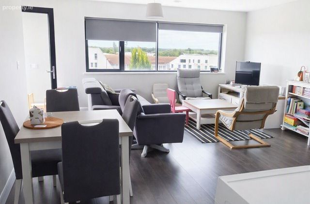 The Crescent, Church Road, Mulhuddart, Dublin 15 - Click to view photos