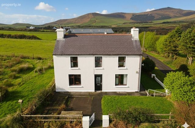 Knockavrogeen East, Dingle, Co. Kerry - Click to view photos