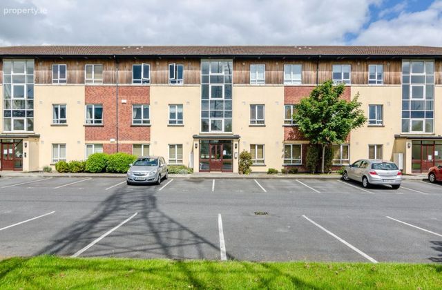 The Square, Hazelhatch Park, Celbridge, Co. Kildare - Click to view photos