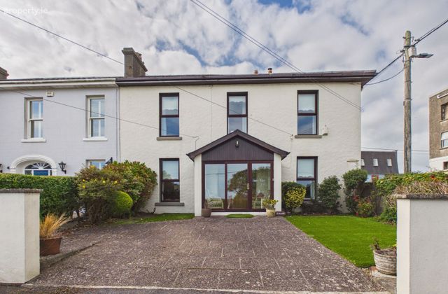 Seacroft, 1 The Square, Tramore, Co. Waterford - Click to view photos