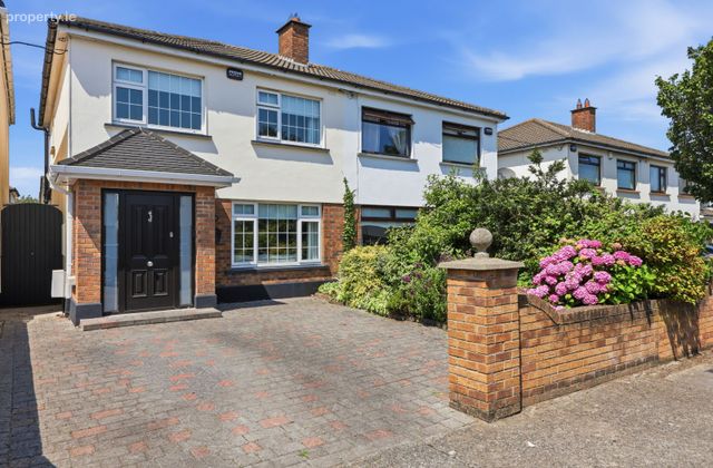 5 Seabury Grove, Malahide, Co. Dublin - Click to view photos