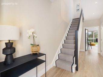 22 The Avenue, Carrickmines Manor, Carrickmines, Dublin 18 - Image 2