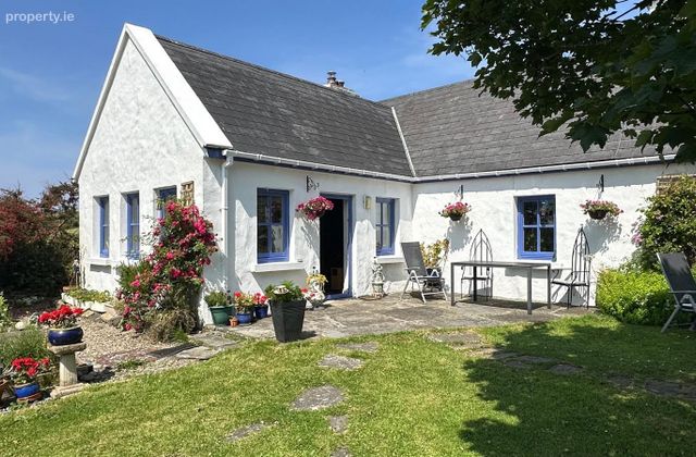 Carrowduff, Lahinch, Co. Clare - Click to view photos