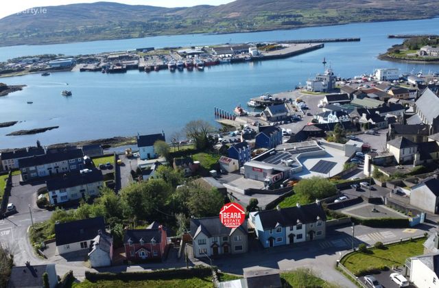 8 Chapel Lane, Castletownbere, Beara, Co. Cork - Click to view photos