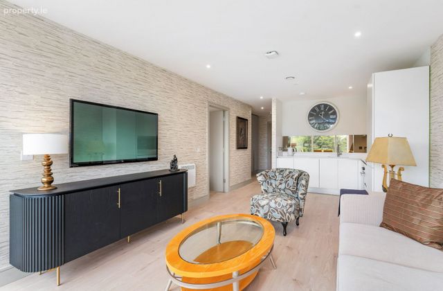 Apartment, Shore Club, Sandymount, Dublin 4 - Click to view photos