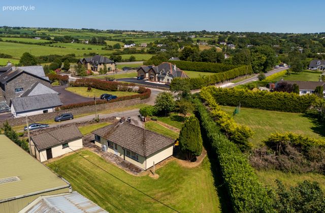 Yellow House, Kilcully, White's Cross, Co. Cork - Click to view photos
