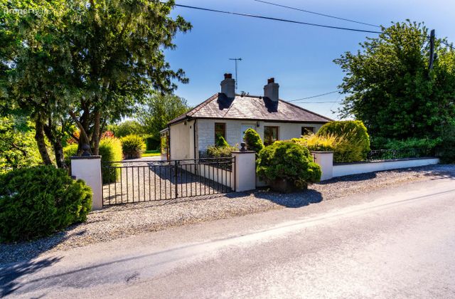 Curraghlahan, Banagher, Taylor's Cross, Co. Offaly - Click to view photos