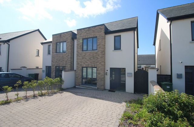 55 Elm Crest, Castle Heights, Carrigaline, Co. Cork - Click to view photos
