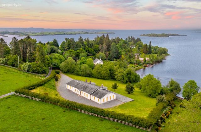 Rinneroon Bay House, Lough Corrib, Oughterard, Co. Galway, Oughterard, Co. Galway - Click to view photos