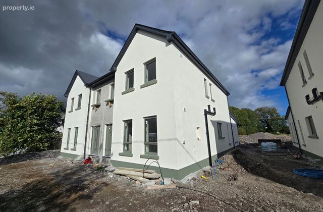 2 Cuirt Ghallagh, Castleblakeney, Co. Galway - Click to view photos